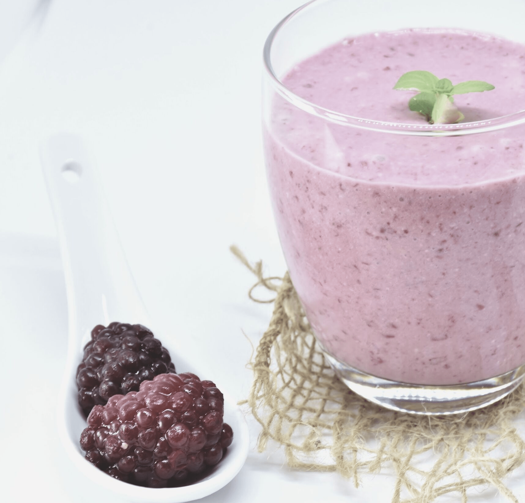 Simple and Refreshing 5-Minute Smoothie to Enjoy 2 Orange Carrot Berry Smoothie